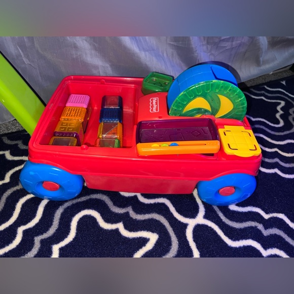 2003 Fisher Price PEEK A Blocks Activity Wagon With 8 Blocks Works Incrediblock - Picture 2 of 13